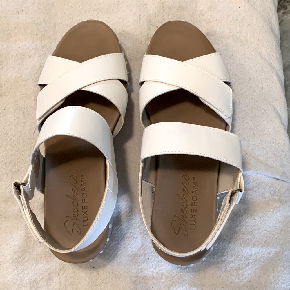 Skechers Luxe Foam Platform Sandal Size 8 White